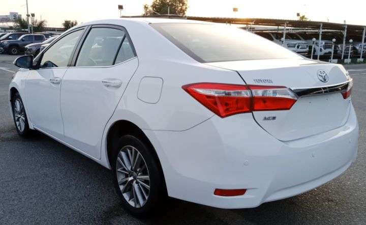 Toyota Corolla SE+ V4 2.0L Model 2014 5