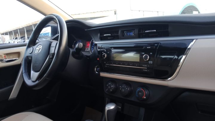 Toyota Corolla SE+ V4 2.0L Model 2014 7