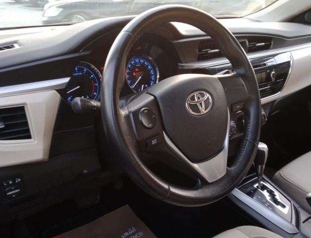 Toyota Corolla SE+ V4 2.0L Model 2014 8