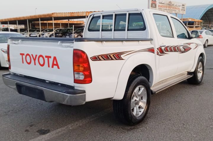 Toyota Hilux 4X4 V4 2.7L Model 2011  3