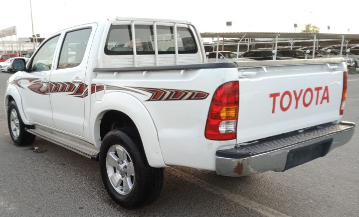 Toyota Hilux 4X4 V4 2.7L Model 2011  5