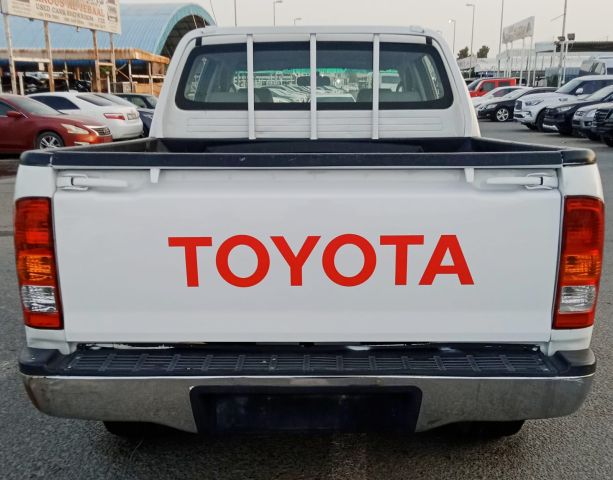 Toyota Hilux 4X4 V4 2.7L Model 2011  6