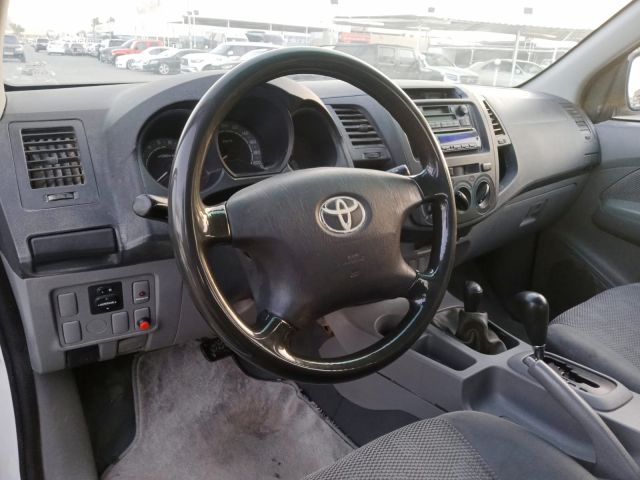 Toyota Hilux 4X4 V4 2.7L Model 2011  7