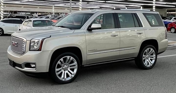 GMC Yukon Denali V8 6.2L Full Option Model 2017 2