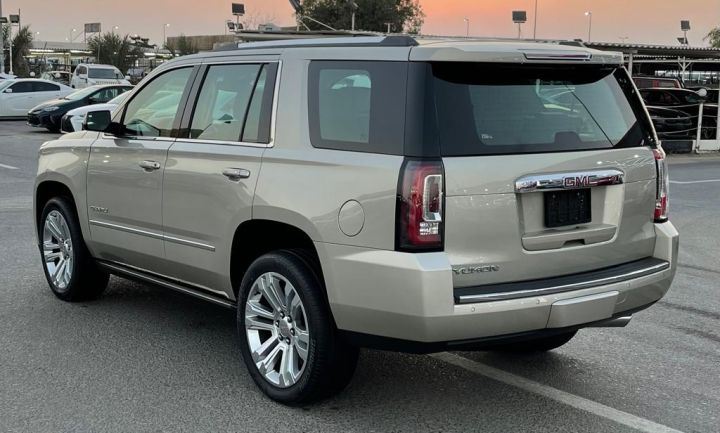 GMC Yukon Denali V8 6.2L Full Option Model 2017 4