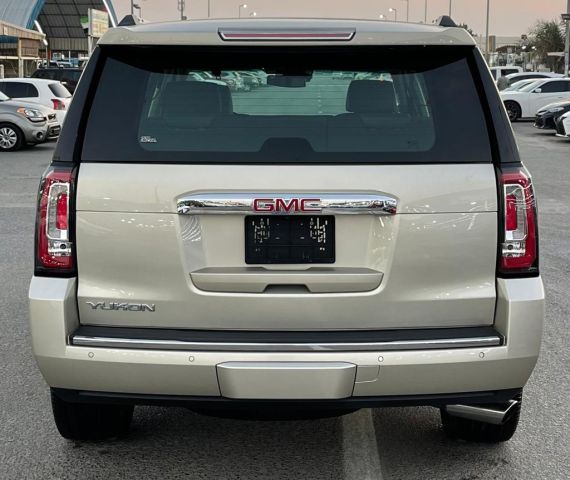 GMC Yukon Denali V8 6.2L Full Option Model 2017 5