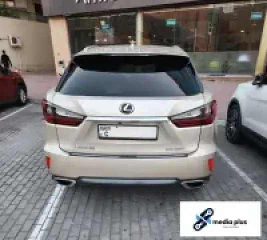 السيارة لكزس RX 350 الموديل 2019  4