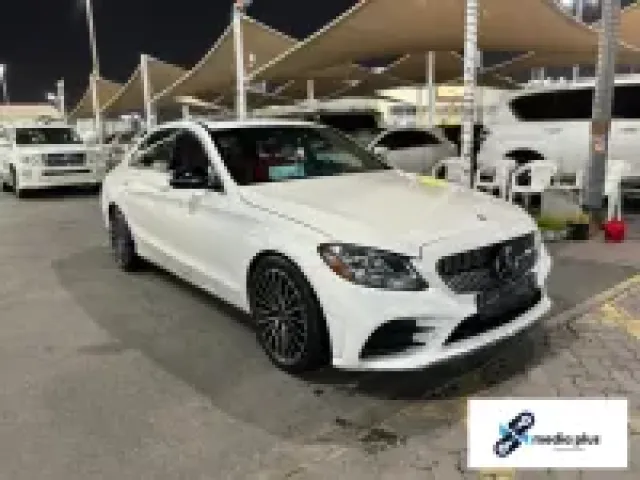 السيارة مرسيدس C300 الموديل 2018  3