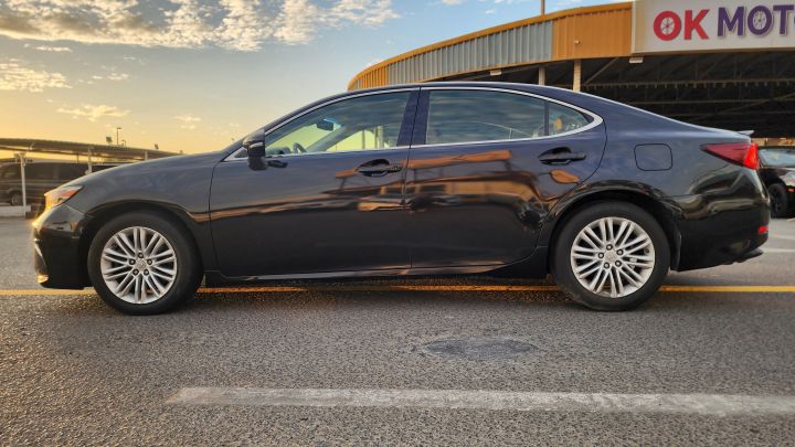 Lexus ES 350 V6 3.5L Full Options Model 2017 3