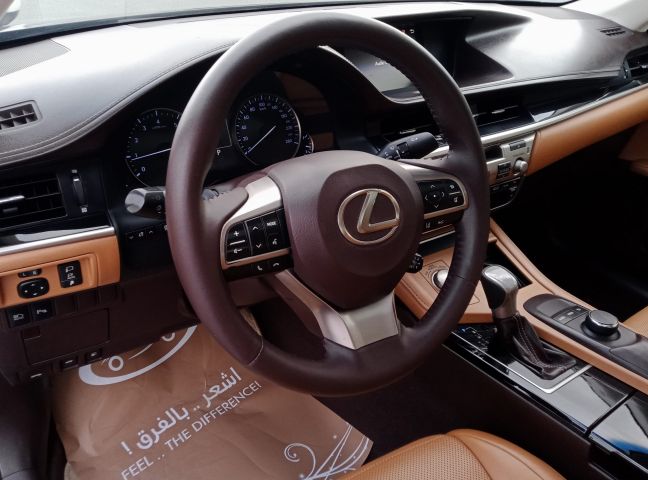 Lexus ES 350 V6 3.5L Full Options Model 2017 9