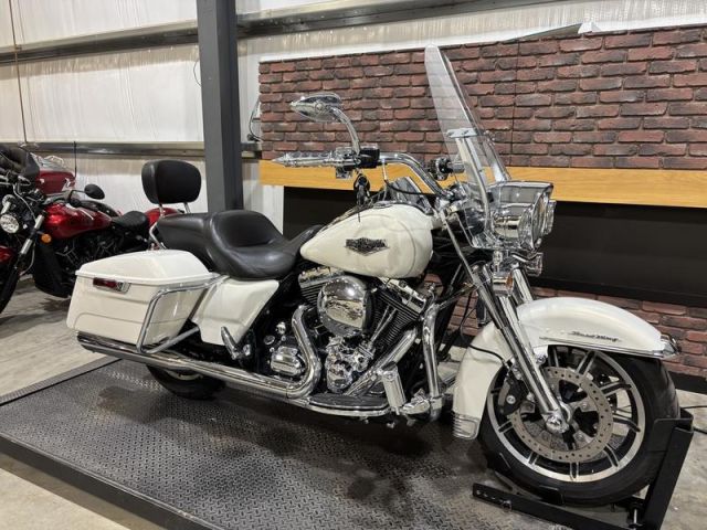 2015 Harley-Davidson® FLHR - Road King® 2