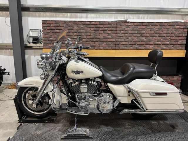 2015 Harley-Davidson® FLHR - Road King® 4