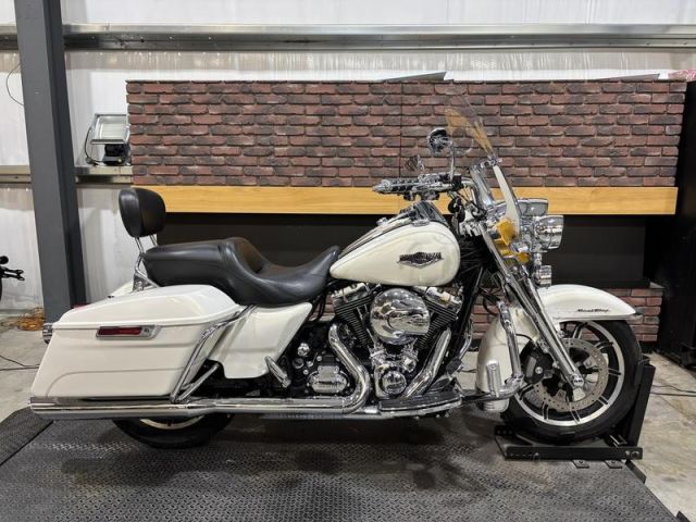 2015 Harley-Davidson® FLHR - Road King® 5