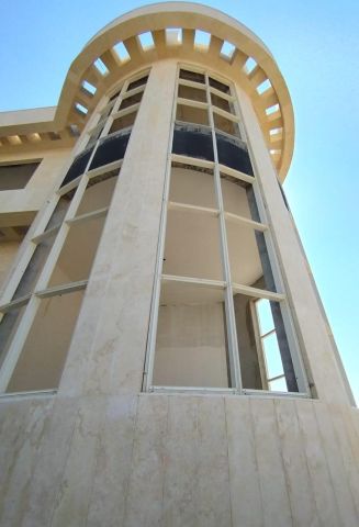 للبيع فيلا جديدة متداولة حجر طبيعي مودرن قيد الانشاء في الرياض