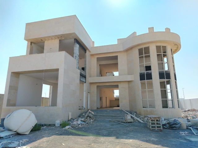 للبيع فيلا جديدة متداولة حجر طبيعي مودرن قيد الانشاء في الرياض 2