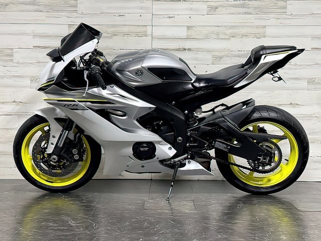 2017 Yamaha R6 (+971561943867) 2