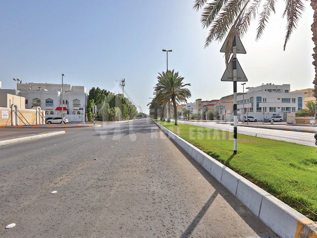 امتلك مجمع تجاري 4 فلل بالمرور | تصميم عصري 4
