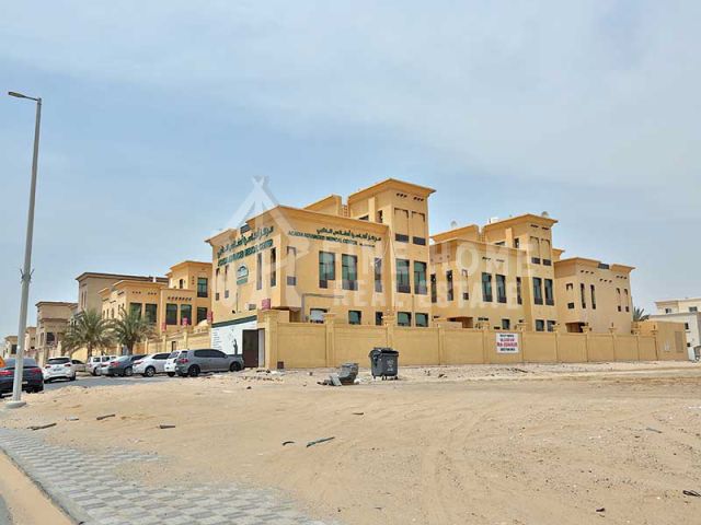 أمتلك مجمع 5 فلل مساحات واسعة وموقع مميز 5