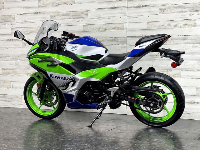 2024 Kawasaki ninja 500 se (+971561943867)