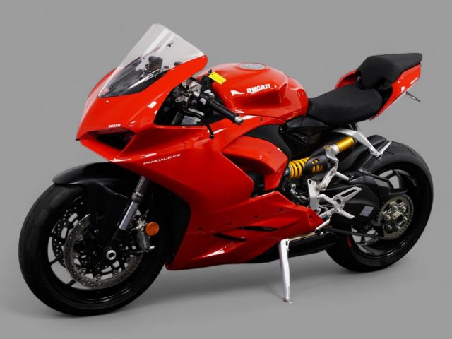 2025 Ducati panigale V2 (+971561943867) 3
