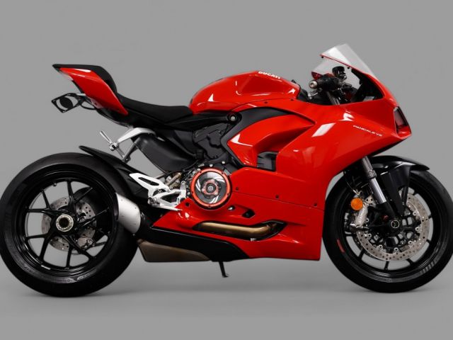 2025 Ducati panigale V2 (+971561943867) 4