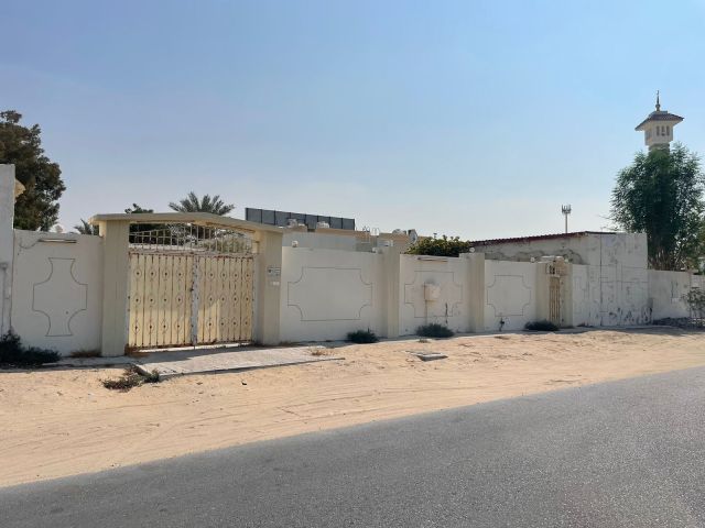 للبيع فيلا في الشارقة تقع في منطقة الغبيبة طابق واحد فقط 