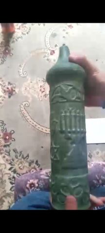 (موجود ثلاث مخطوطات مكتوبة بماء الذهب