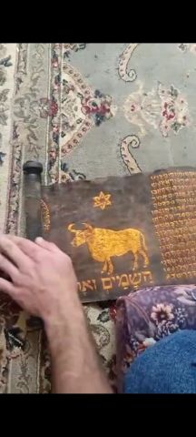 (موجود ثلاث مخطوطات مكتوبة بماء الذهب 4