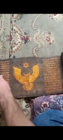 (موجود ثلاث مخطوطات مكتوبة بماء الذهب 5