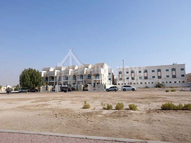 مجمع 4 فلل | موقع مميز | مؤجر بالكامل بدخل سنوي عالي 2