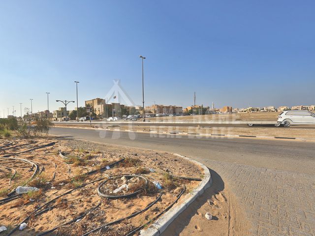 مجمع 3 فلل بمدينة خليفه | (12) شقة 2