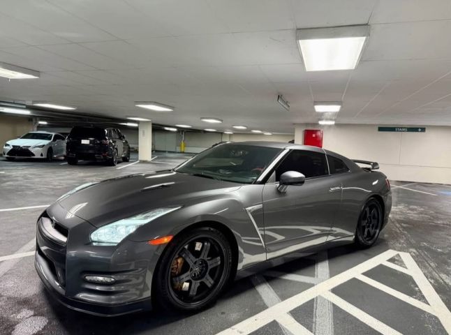 2015 Nissan GT-R 2