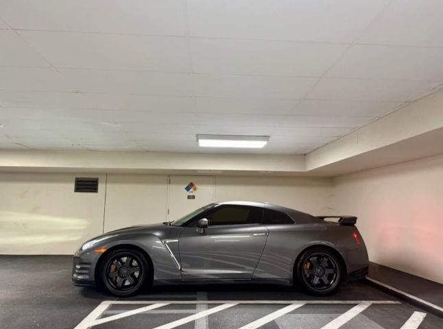 2015 Nissan GT-R 4