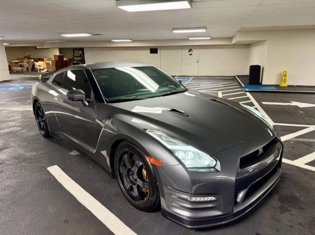 2015 Nissan GT-R 8