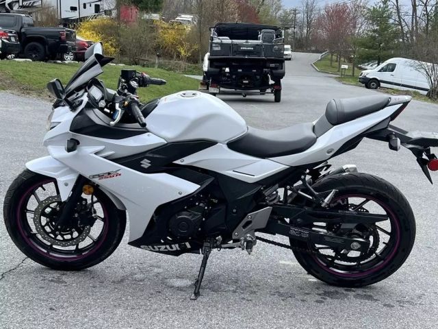 2018 Suzuki 4