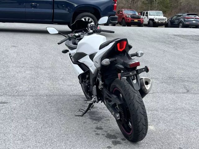 2018 Suzuki 6