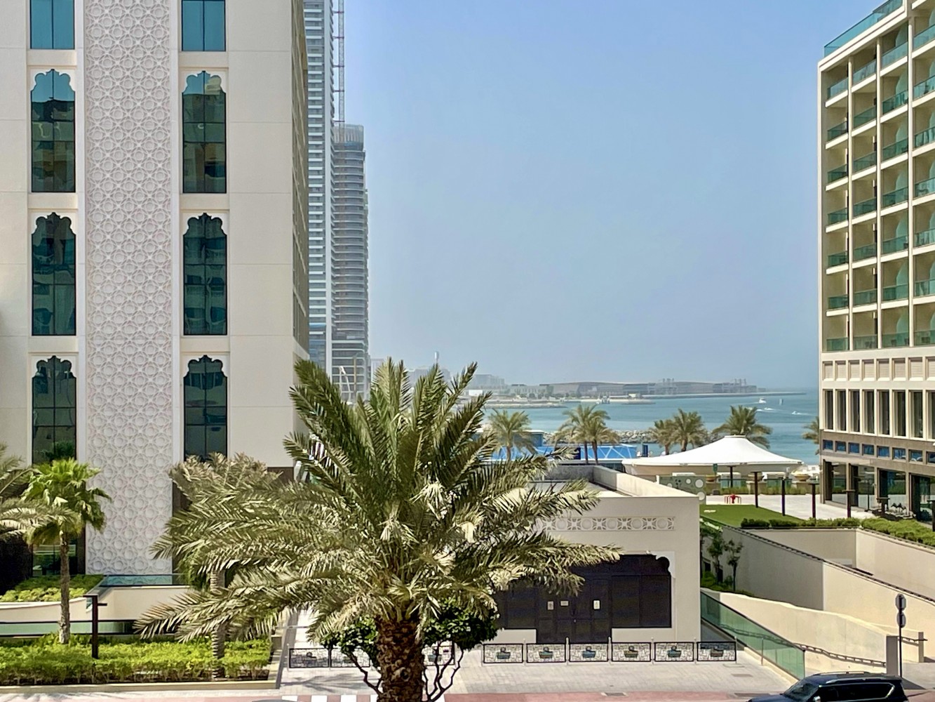 PALM JUMEIRAH, 2 BEDROOMS - 180 M² APARTMENT FOR SALE