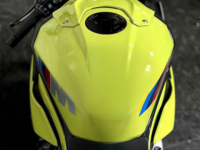 2022 bmw m1000RR +971551058716 6