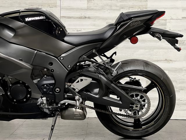 2023 kawasaki ninja ZX-10R   +971551058716 4
