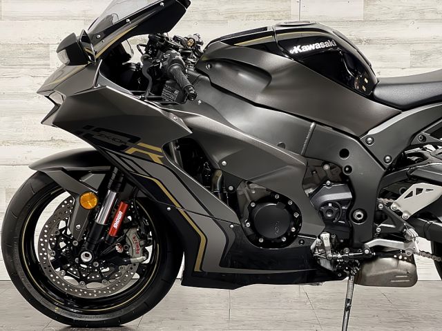 2023 kawasaki ninja ZX-10R   +971551058716 5