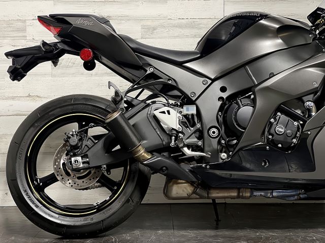 2023 kawasaki ninja ZX-10R   +971551058716 6