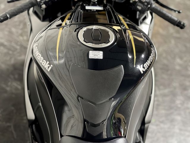 2023 kawasaki ninja ZX-10R   +971551058716 7