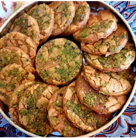 سوهان قم، قطعة من الحلوى مخلوط زبدة بالزعفران 2