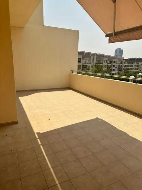 1 Bedroom Apartment in Newbridge Hill 1 2
