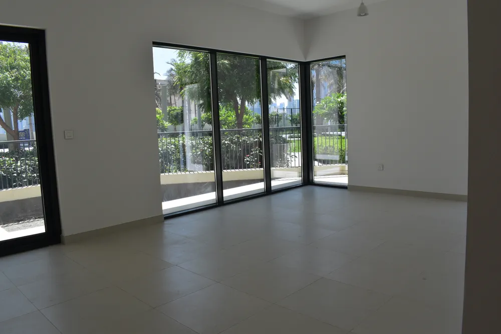 4 Bedrooms Apartment in Maryam Beach Residence