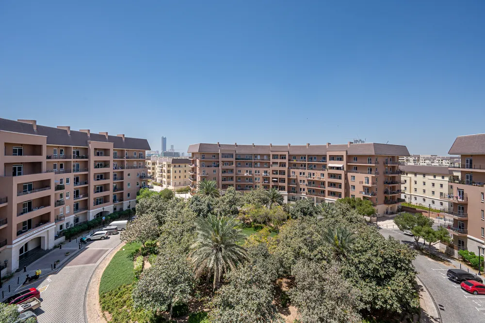 2 Bedrooms Apartment in Dickens Circus 3