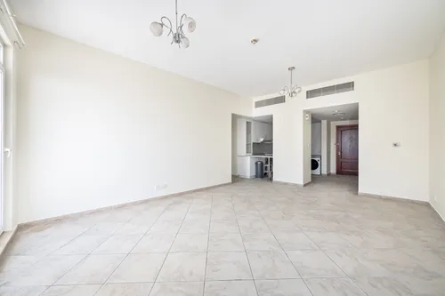 2 Bedrooms Apartment in Dickens Circus 3 3