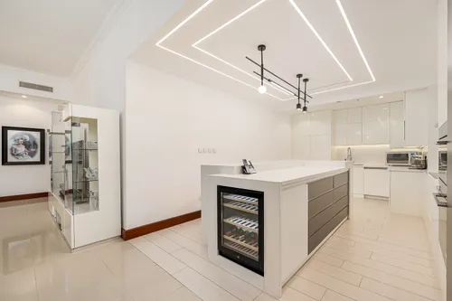 5 Bedrooms Apartment in Golden Mile 6 2
