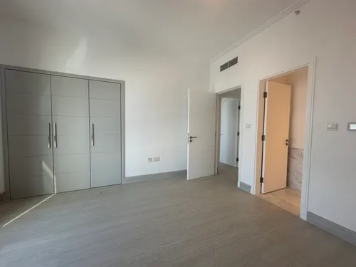 2 Bedrooms Apartment in South Ridge 6 2