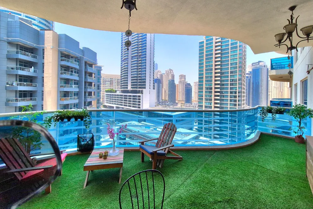 2 Bedrooms Apartment in Cascades Tower